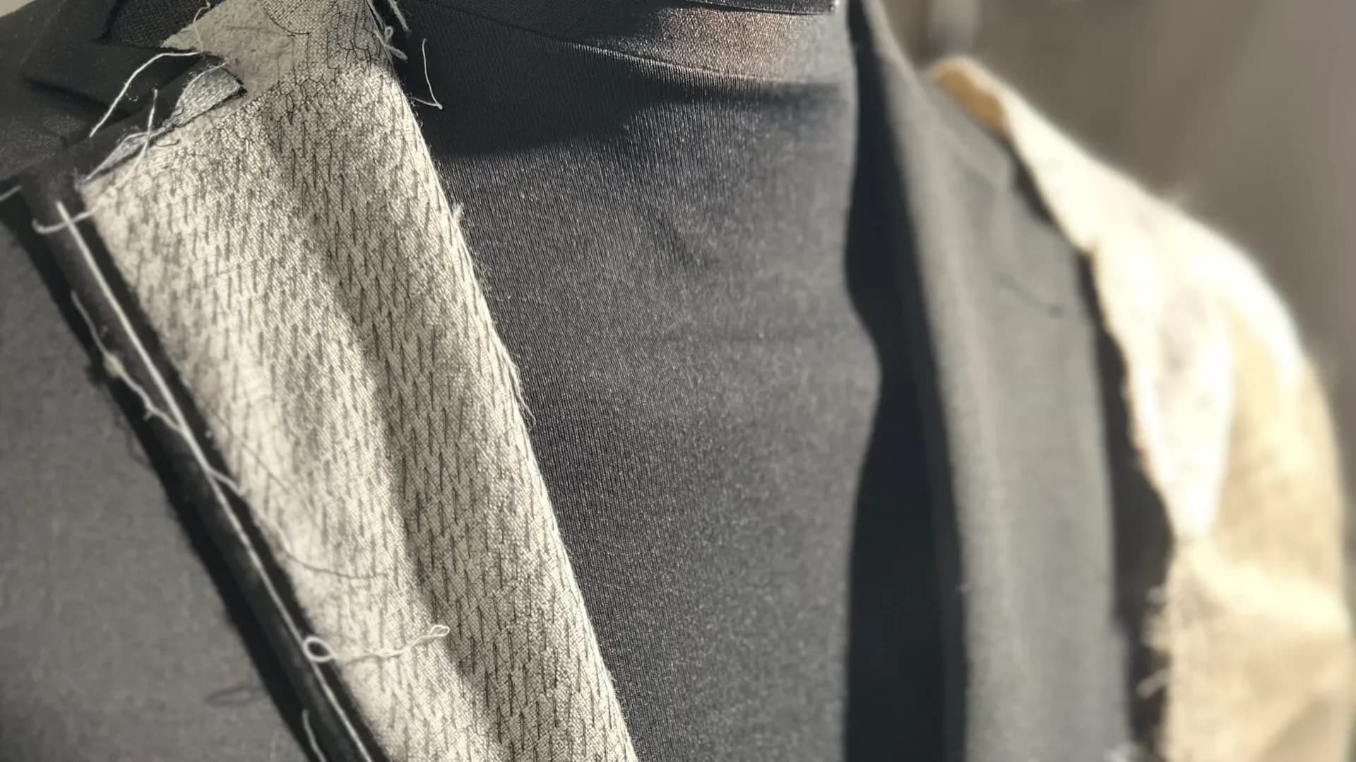 Handgeheftetes Sakko im Atelier – CARUSO Solothurn