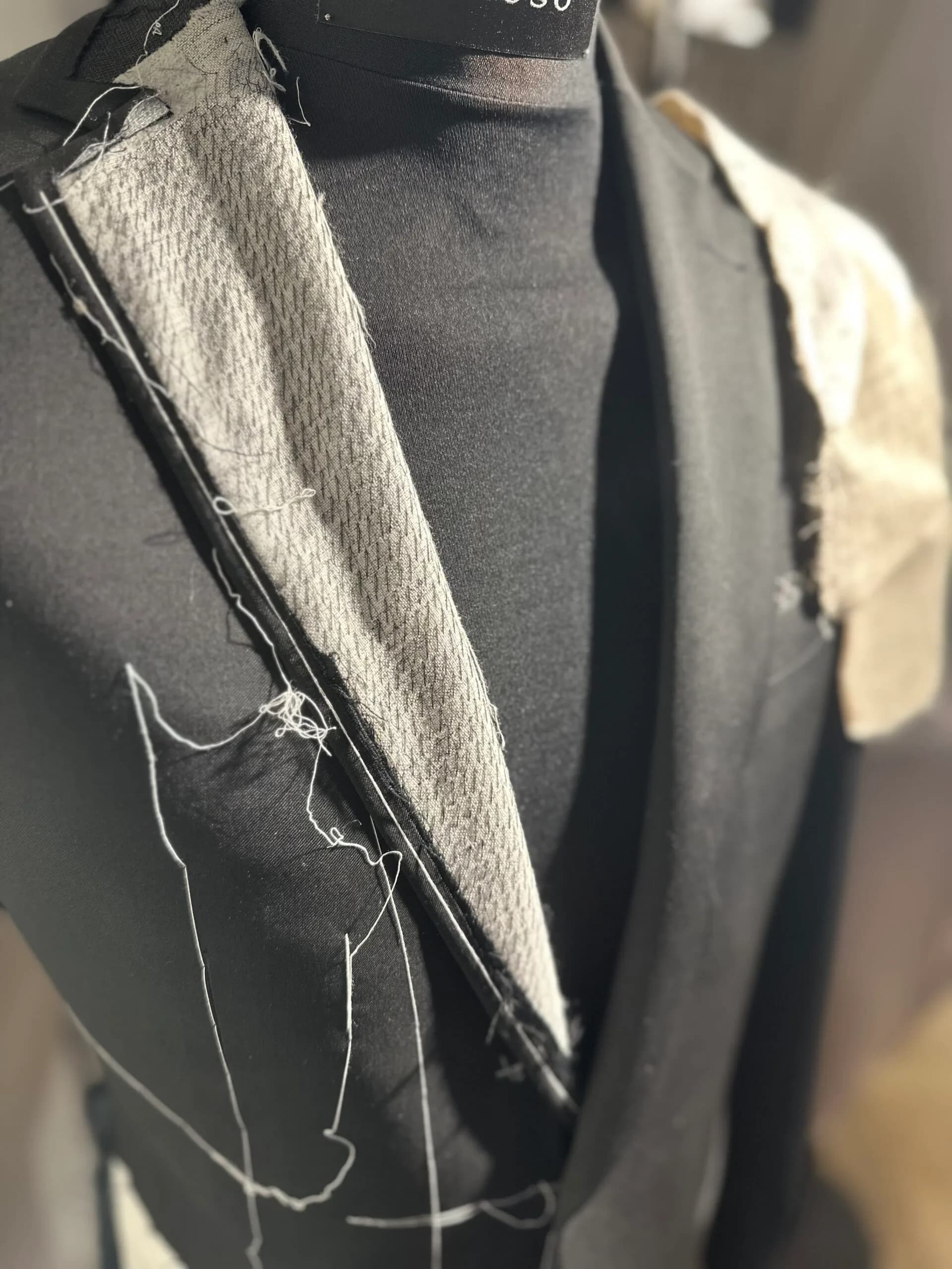 Handgeheftetes Sakko im Atelier – CARUSO Solothurn